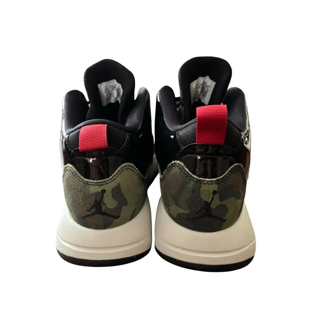 Jordan Men's Camo Maxin 200 in Multiple Sizes.